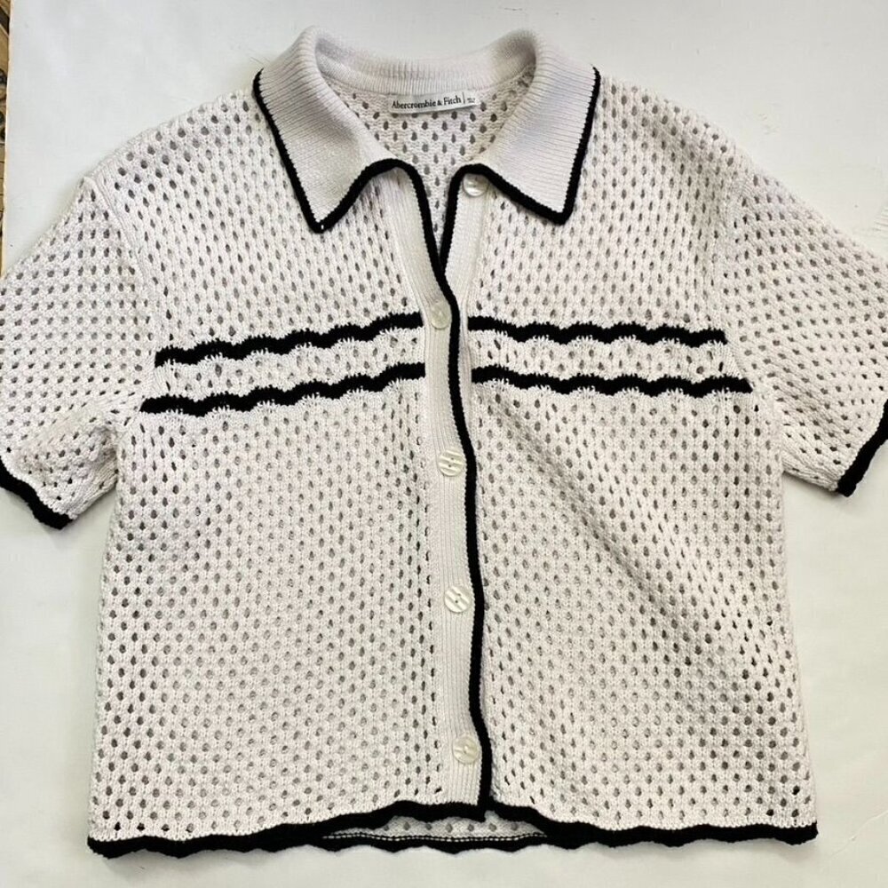 Abercrombie & Fitch Button Front Collar Sweater Feminine Top Size Small. B4 - Picture 6 of 9